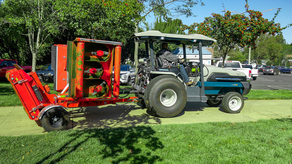 MT_Mowing-Sod-Turf